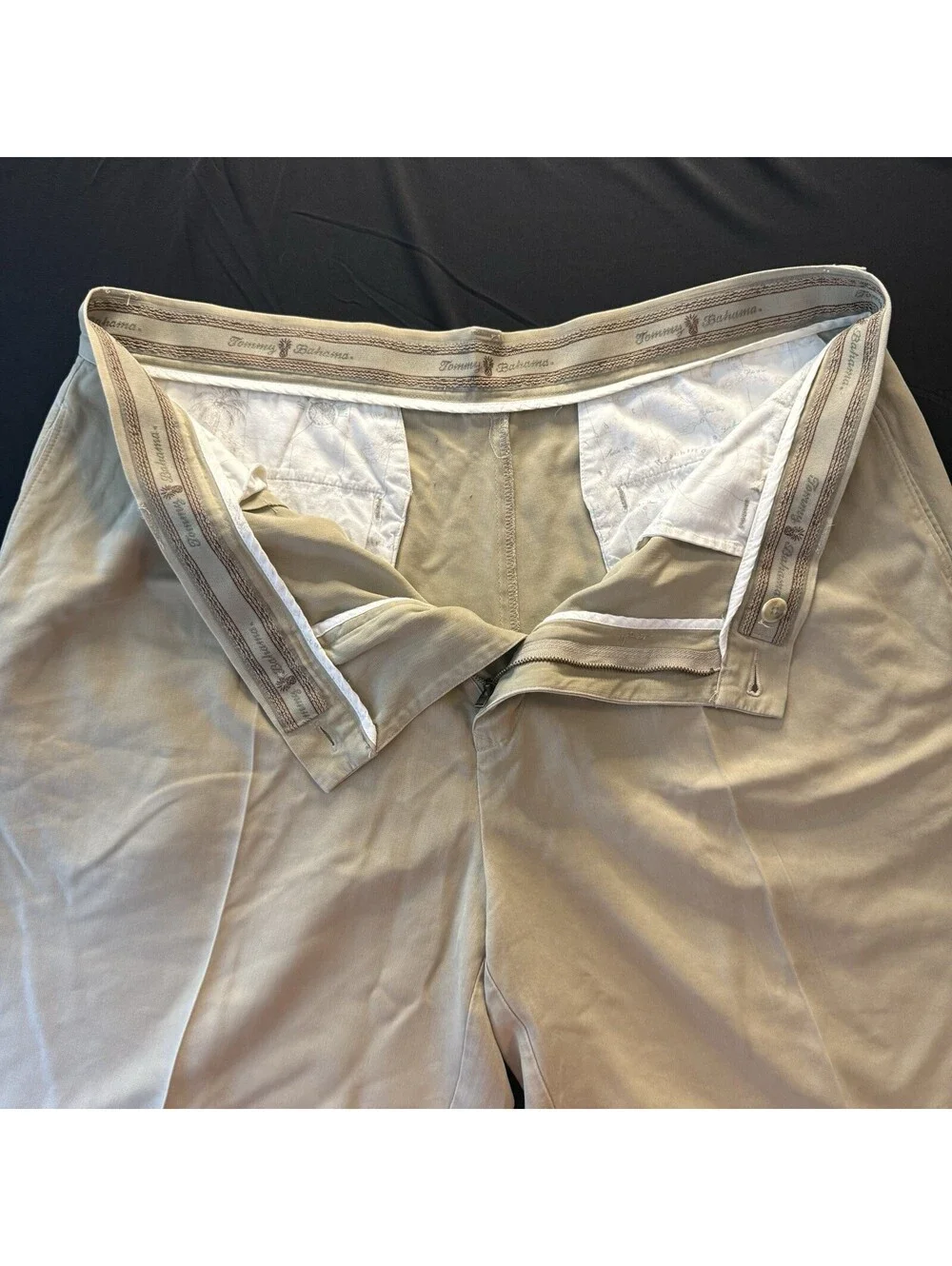Tommy Bahama 100% Silk Shorts Men’s Size 36 Beige Khaki Luxury